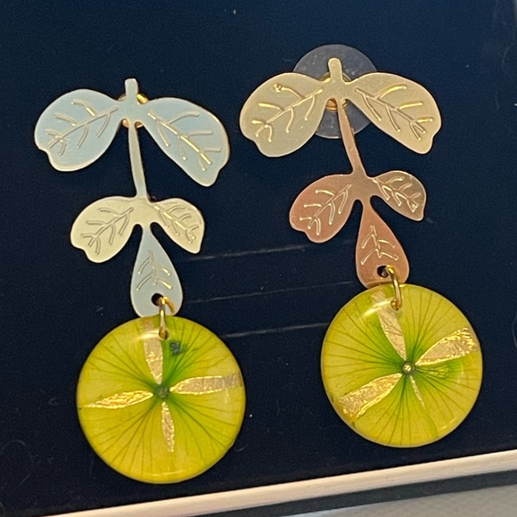 Handmade Green Real Flower Earrings - Picture 4 of 4